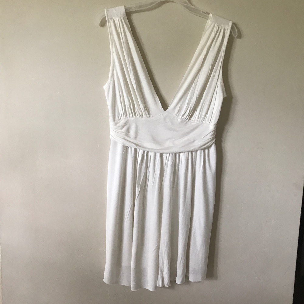 NEW NWOT Deep V-Neck and Back Pleated Top. Off White. Medium.